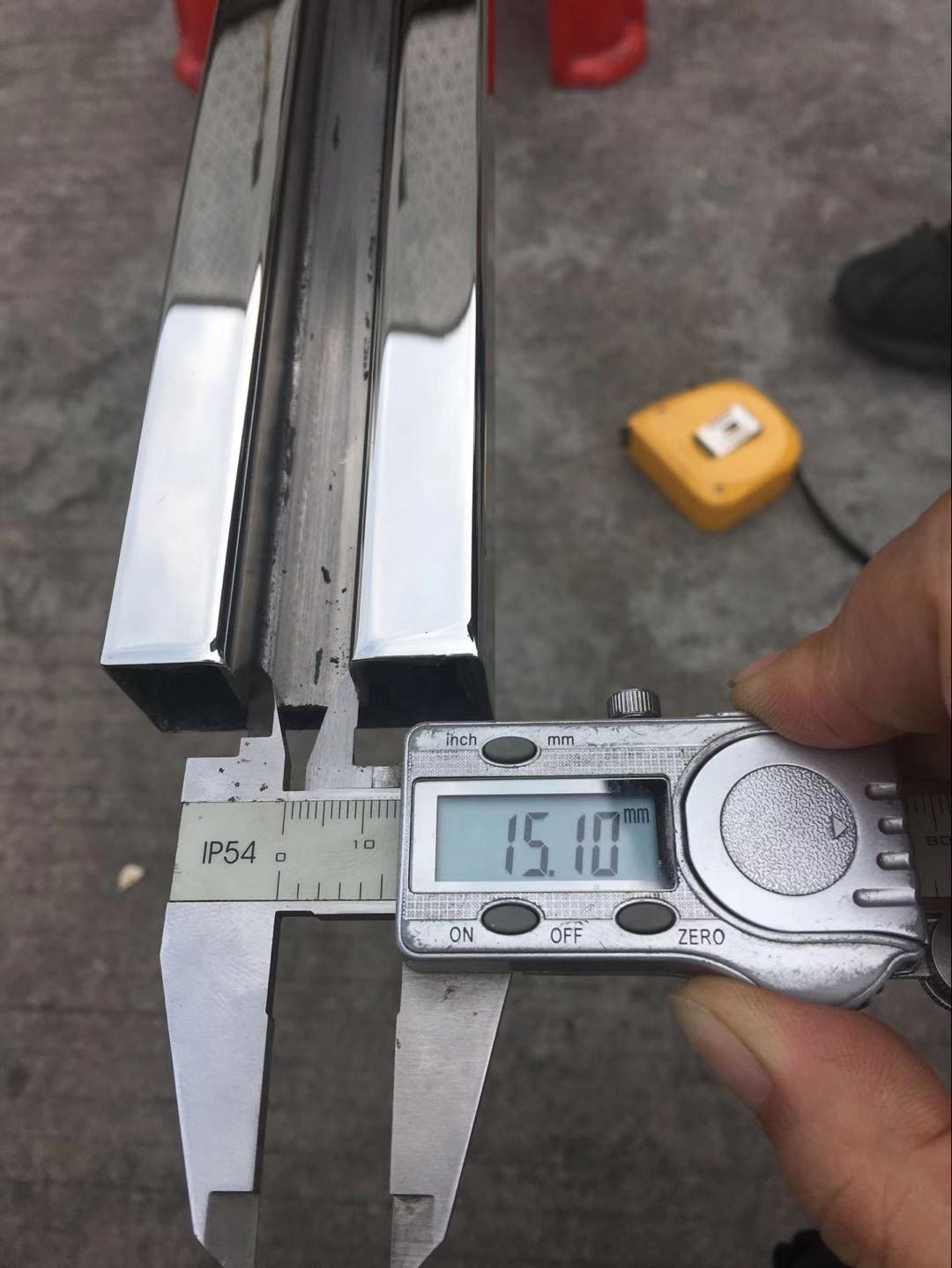 不锈钢镜面矩型凹槽管1.jpg