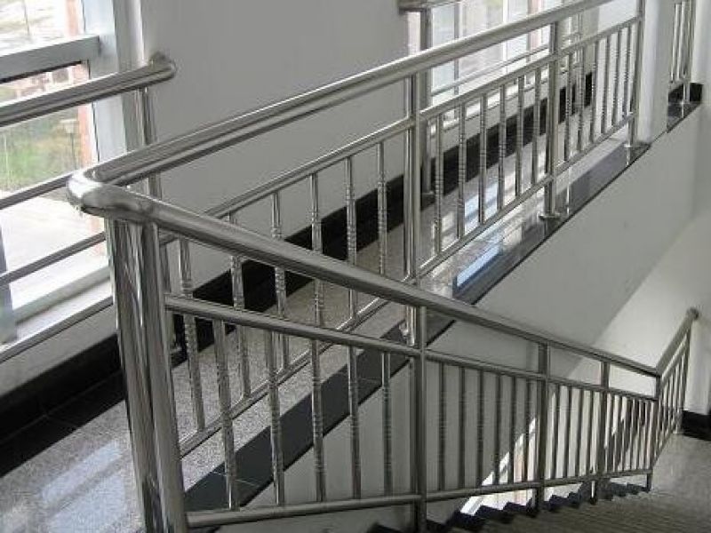 不锈钢楼梯护栏扶手管的组成与保养方法